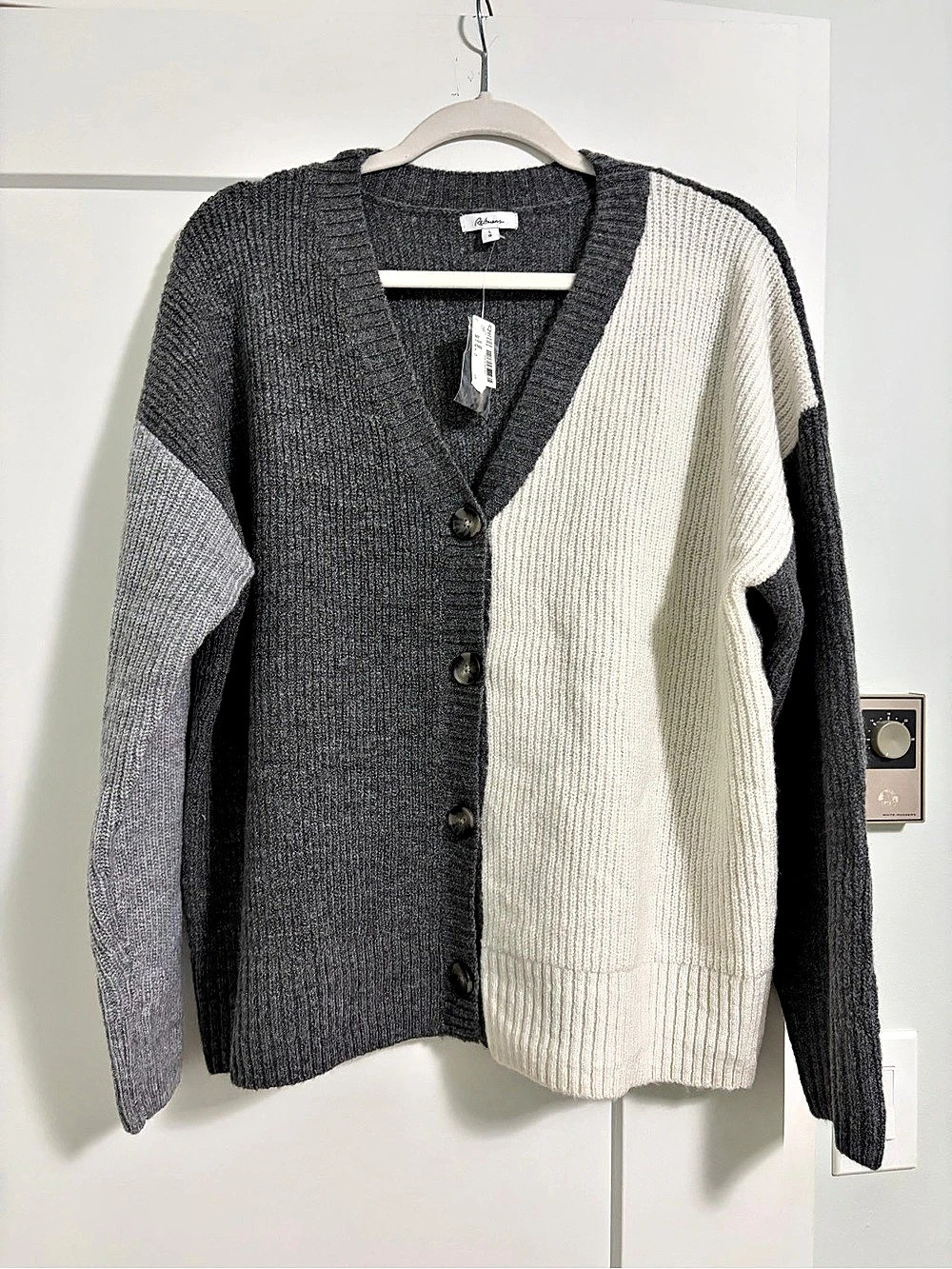 Reitman’s Color Block Cardigan in Gray & White Size Large NWT